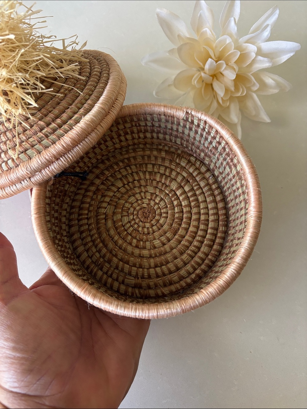 ❤️… Opalhouse Handwoven Natural Raffia Accent Target - Picture 3 of 3